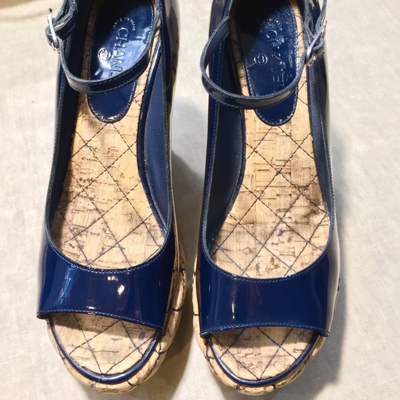 CHANEL PATENT LEATHER PLATFORM SANDALS - Picture 2 of 5